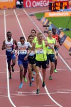 Andre Olivier holds off Michael Rimmer in the 800 metres Glasgow Diamond League. Photo: David T. Hewitson/Sports for All Pics